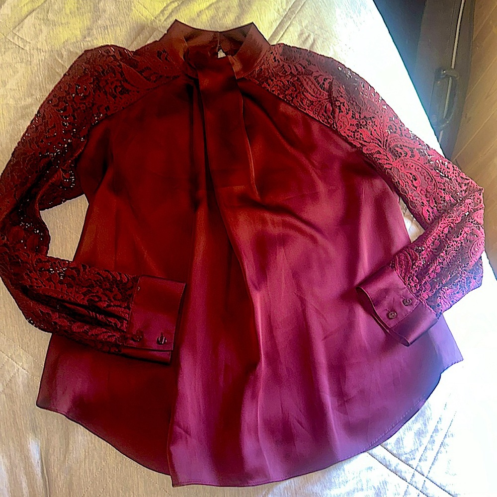 (Worthington) Petit Crochet Sleeved Silky Blouse
